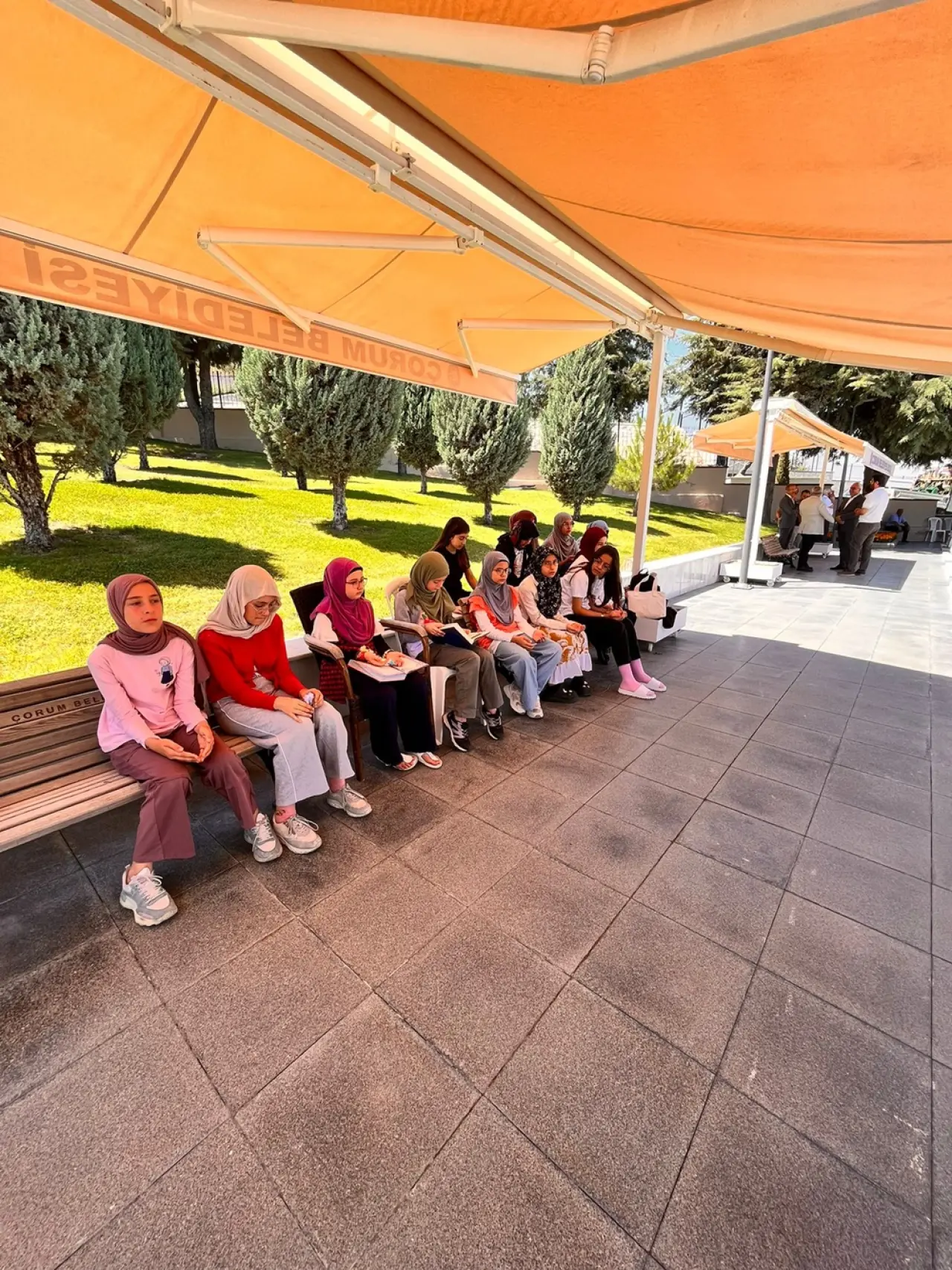 Lise Öğrencileri Şehit Kabirlerini Ziyaret Etti 3