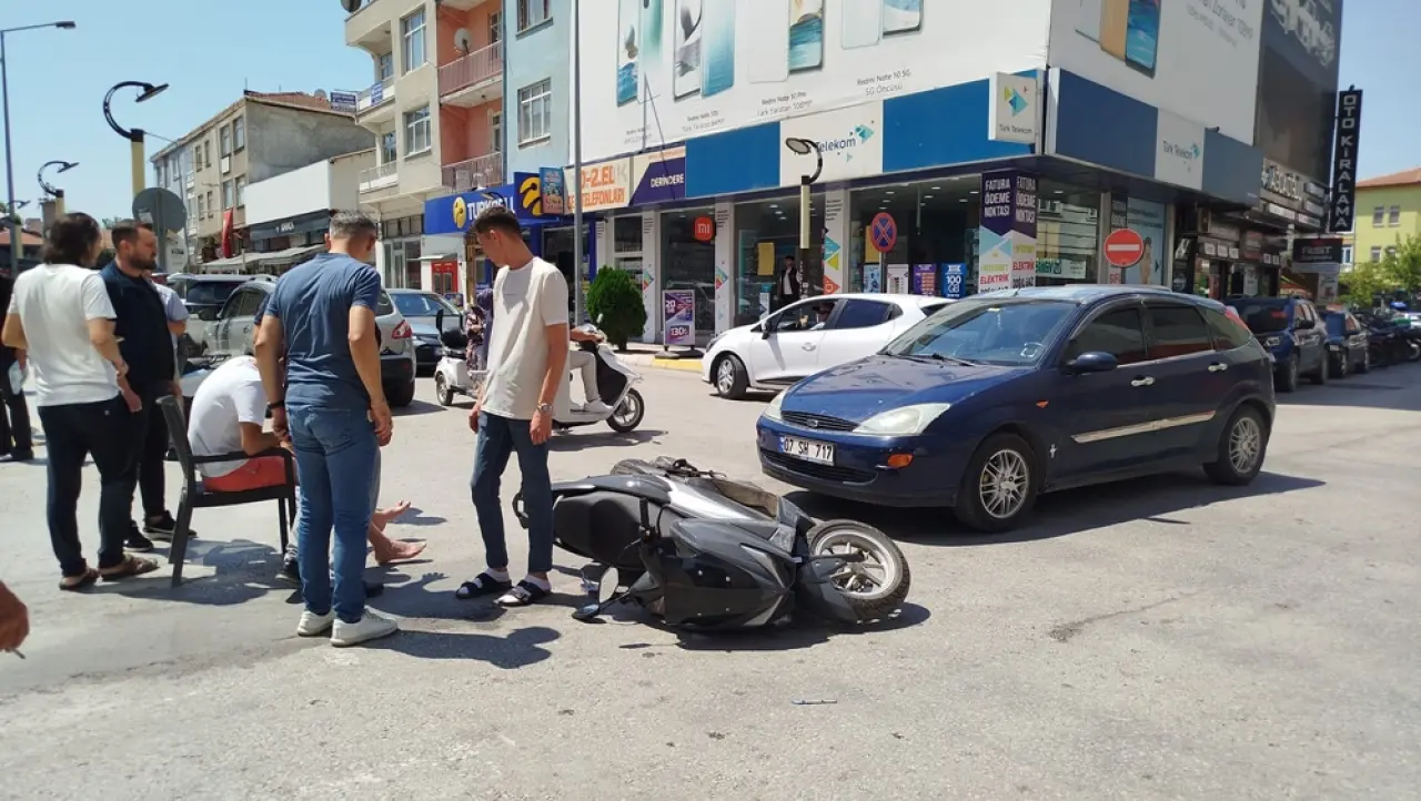 Osmancık’ta Otomobil İle Motosiklet Çarpıştı 4