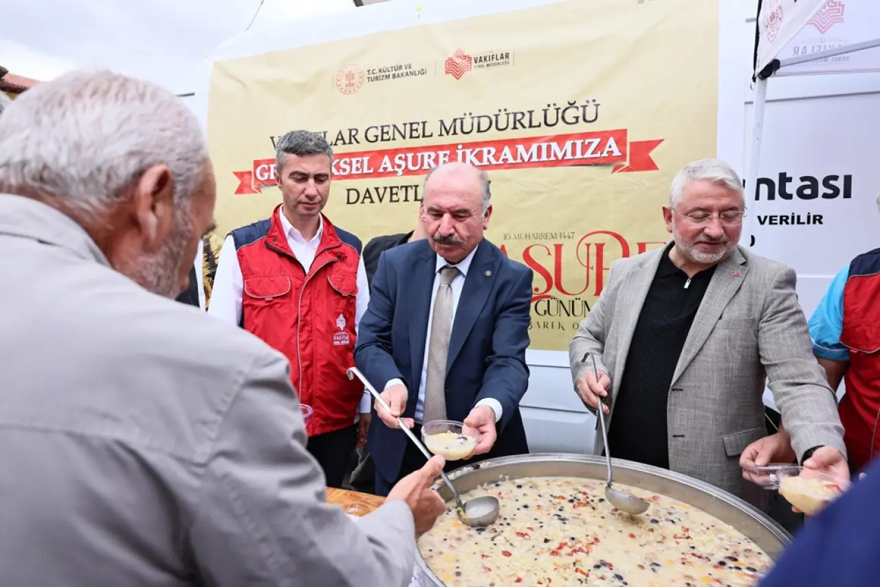 Ulu Cami’de Aşure İkramı 3