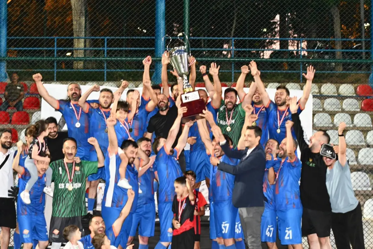 Orta Kuşakta Şampiyon Es Bilişim Oldu 1