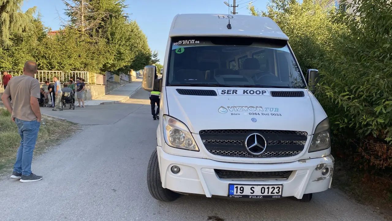 Minibüsle Çarpışan Bisikletli Çocuk Yaralandı 5