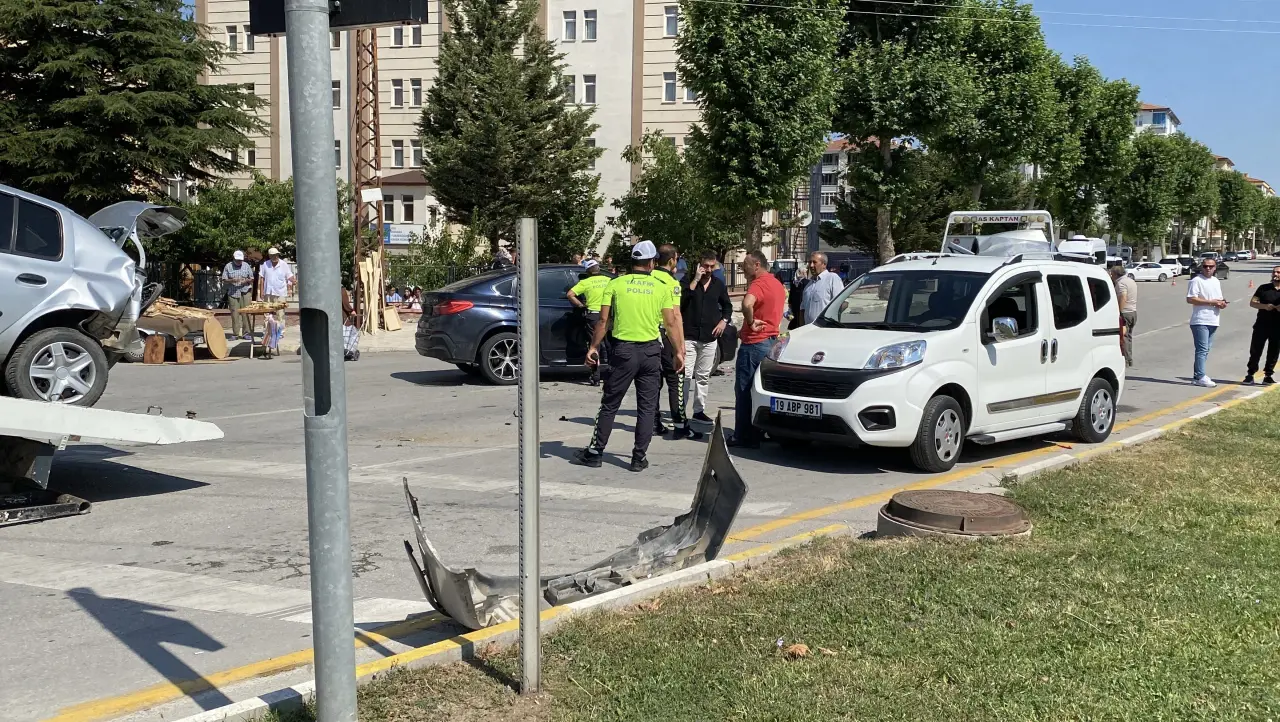 Beş Araç Birbirine Girdi 4