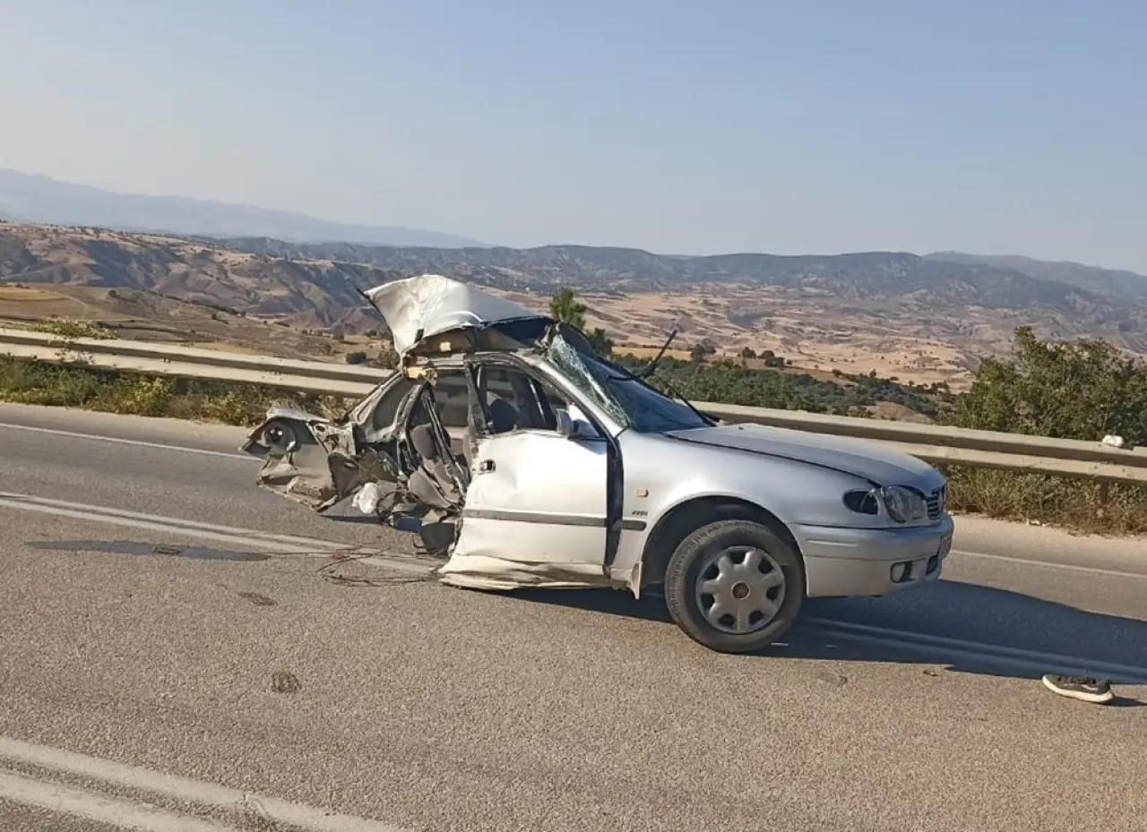 Yolcu Minibüsü ile Otomobil Çarpıştı: 11 Yaralı 3