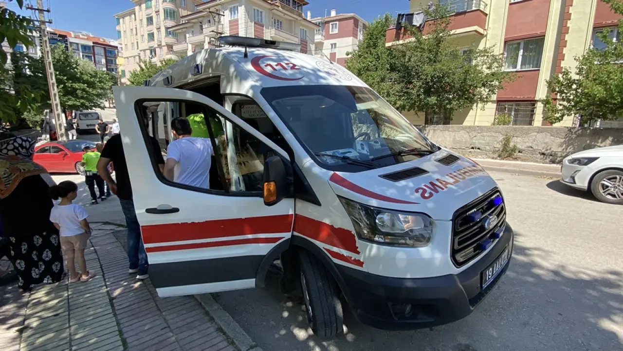 Hafif Ticari Araç İle Otomobil Çarpıştı 6