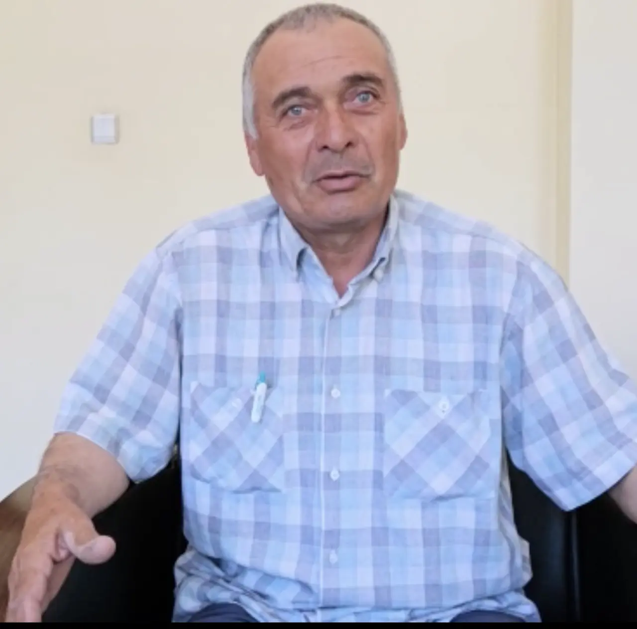 Çatı Ustasının Başına Leylek Kondu 1