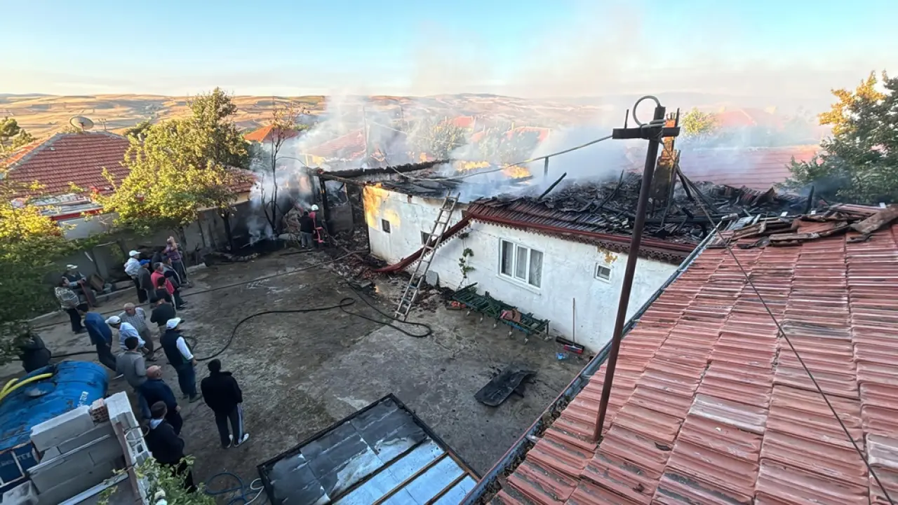 Yangında Garaj, Tandırlık ve Depo Zarar Gördü 2