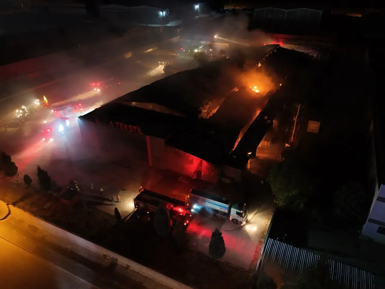 Teksil Fabrikası Küle Döndü 1