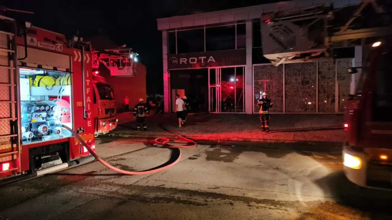 Oto Galeride Yangın Çıktı 3