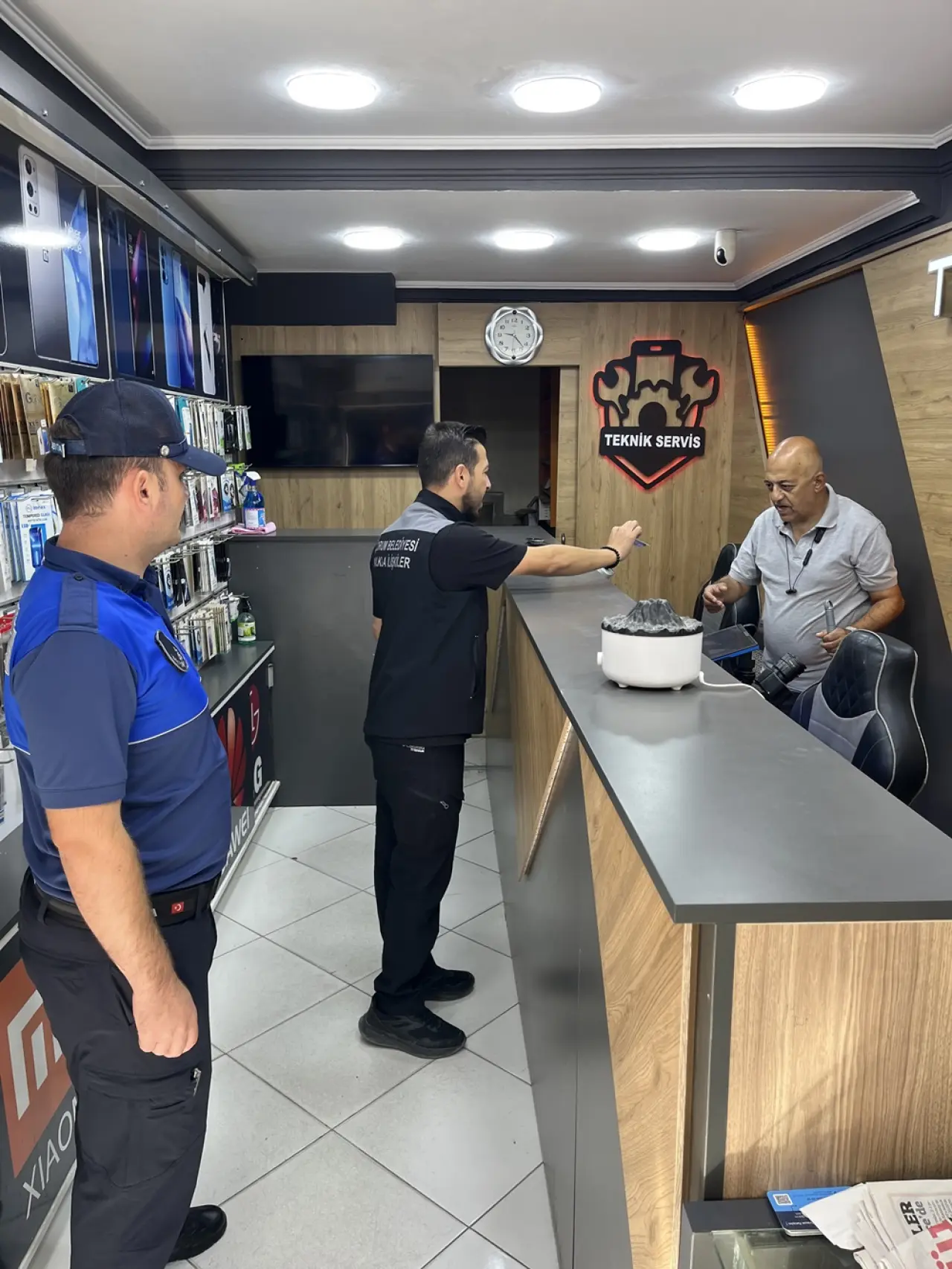Belediye Ekipleri Esnafı Dinlemeye Devam Ediyor 1