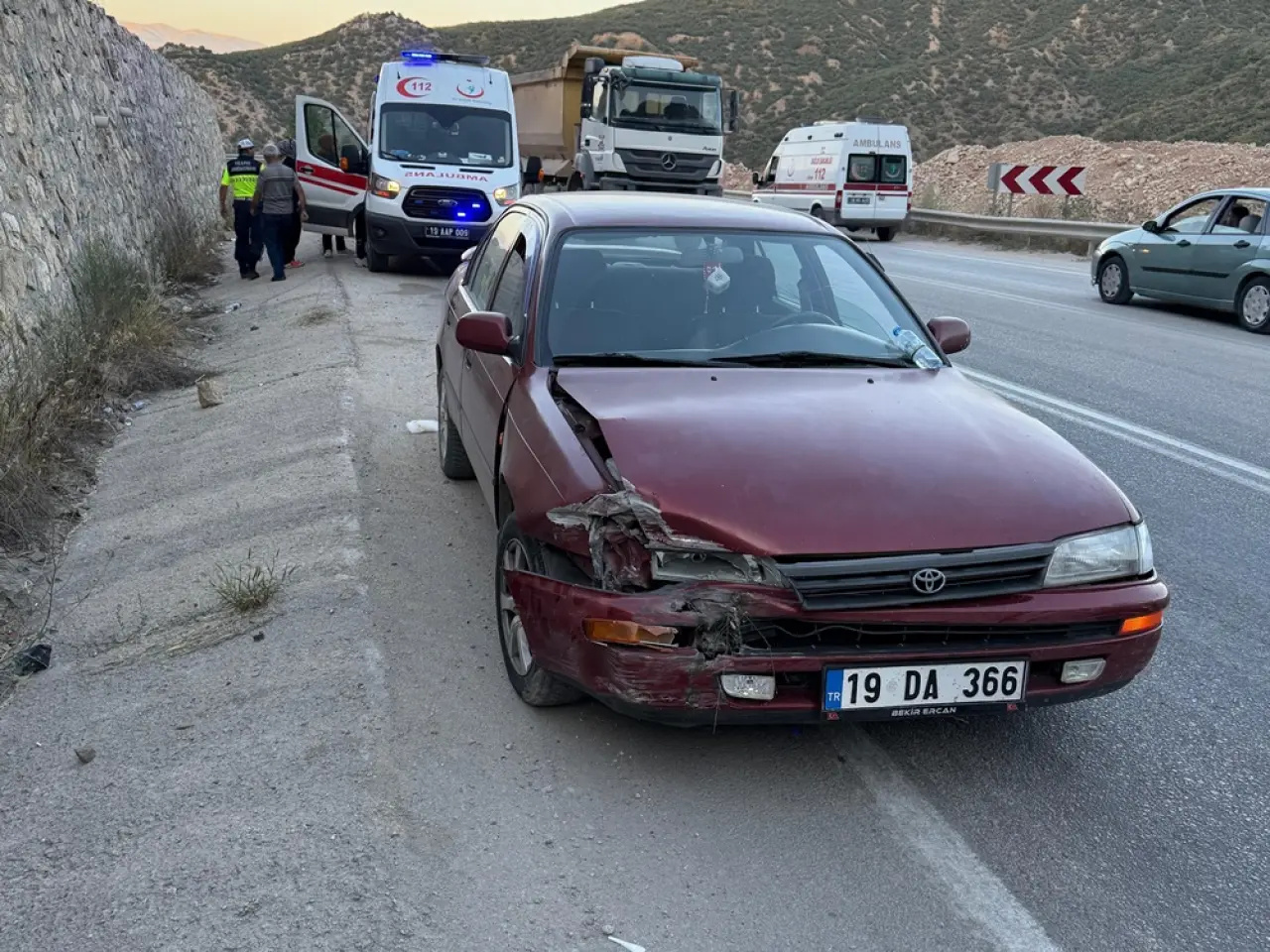 Araç, İstinat Duvarına Çarptı 2