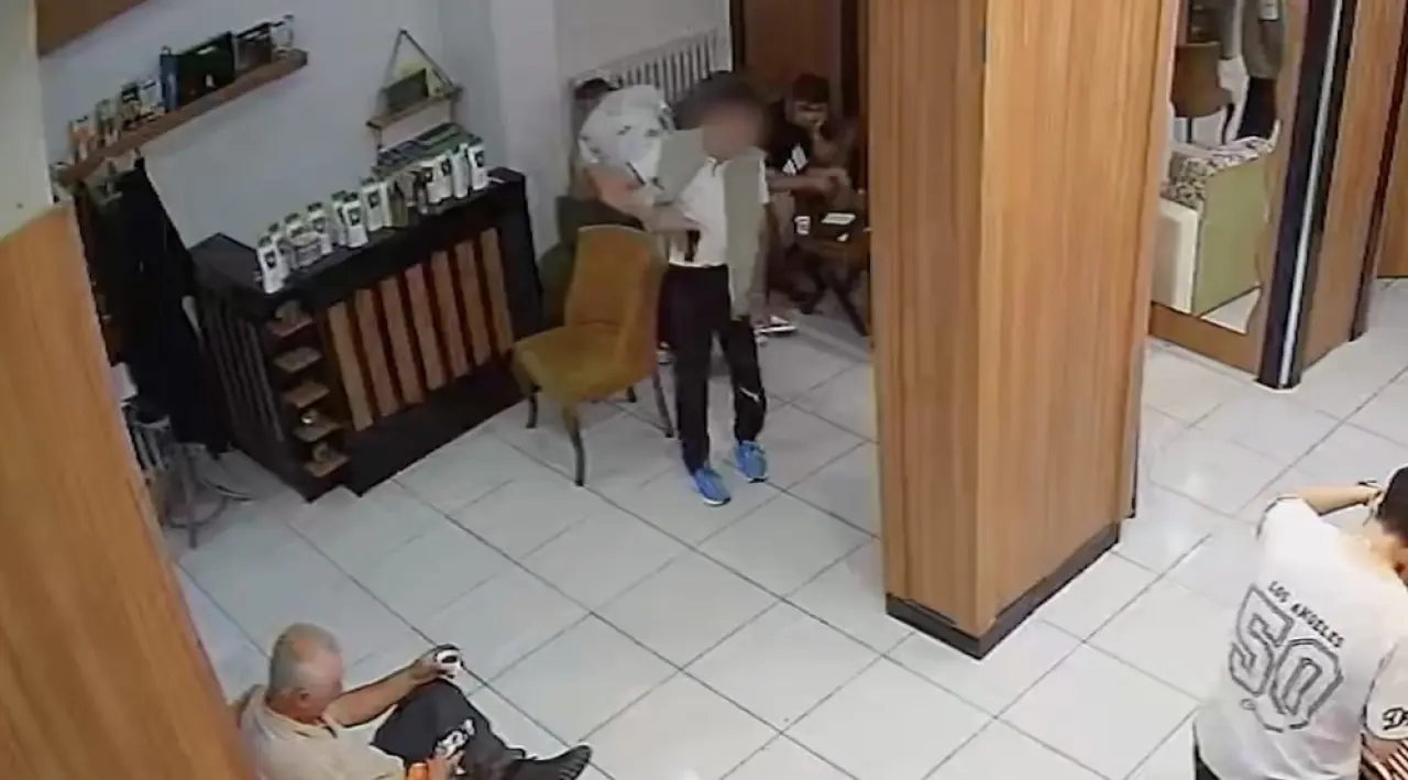 Kuaför Salonunda Silahlı Saldırı, O Anlar Kamerada 4