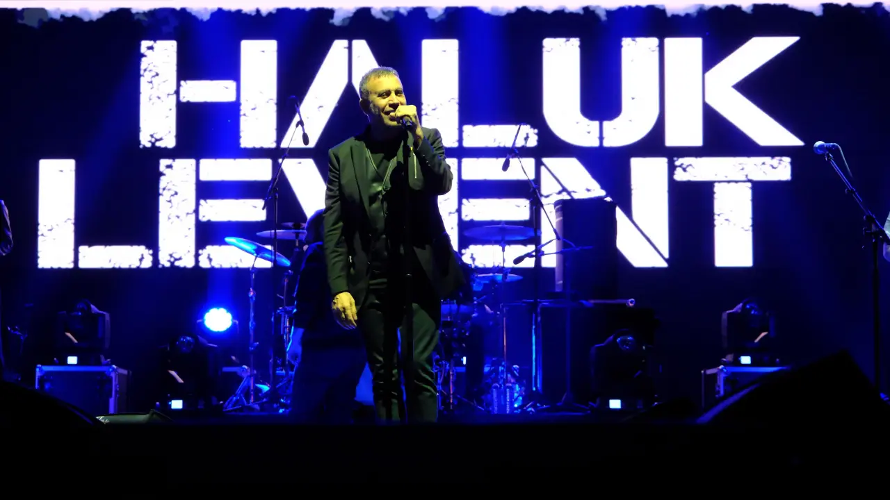 Haluk Levent ve Zara Çorum’a Geliyor 1