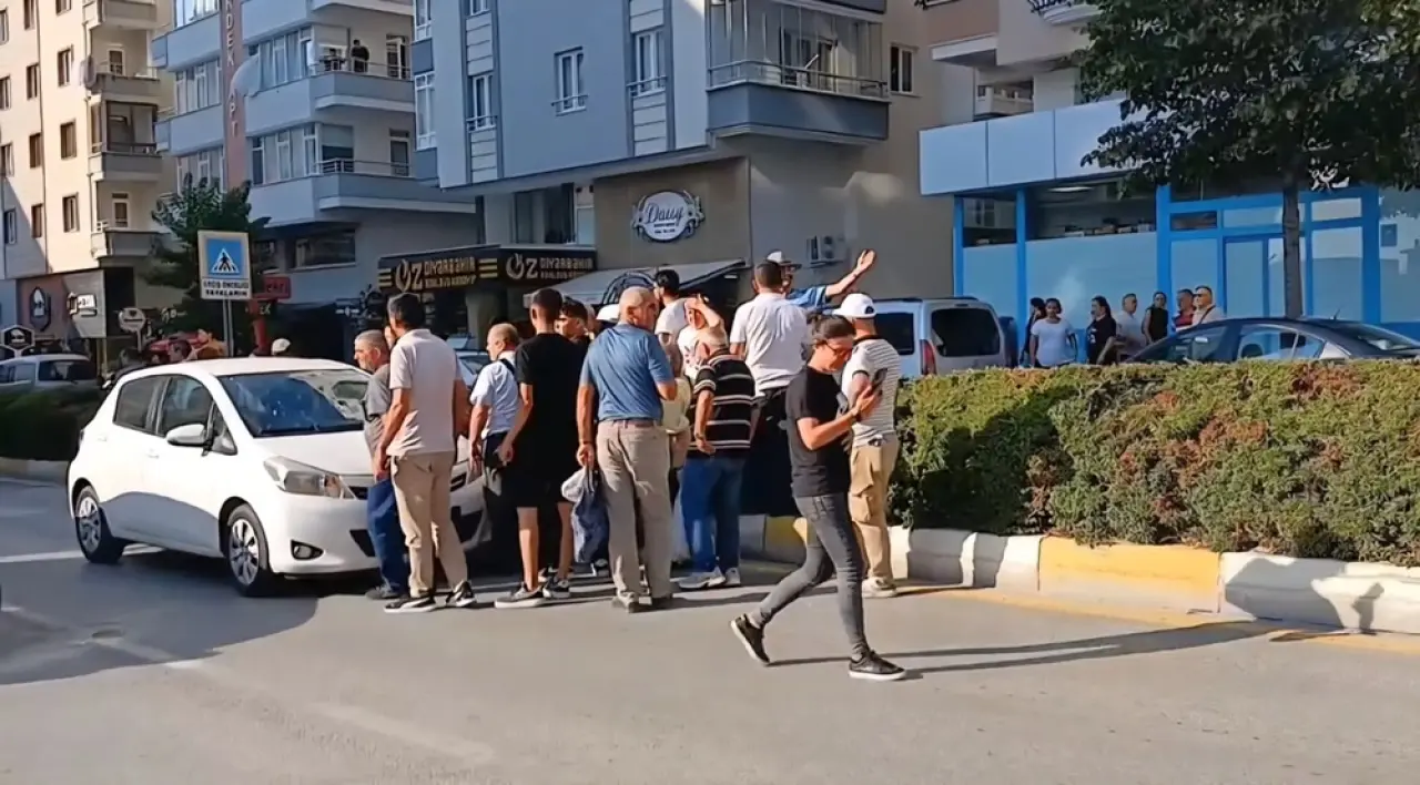Bahabey’de Otomobil Yayaya Çarptı: 1 Yaralı 2