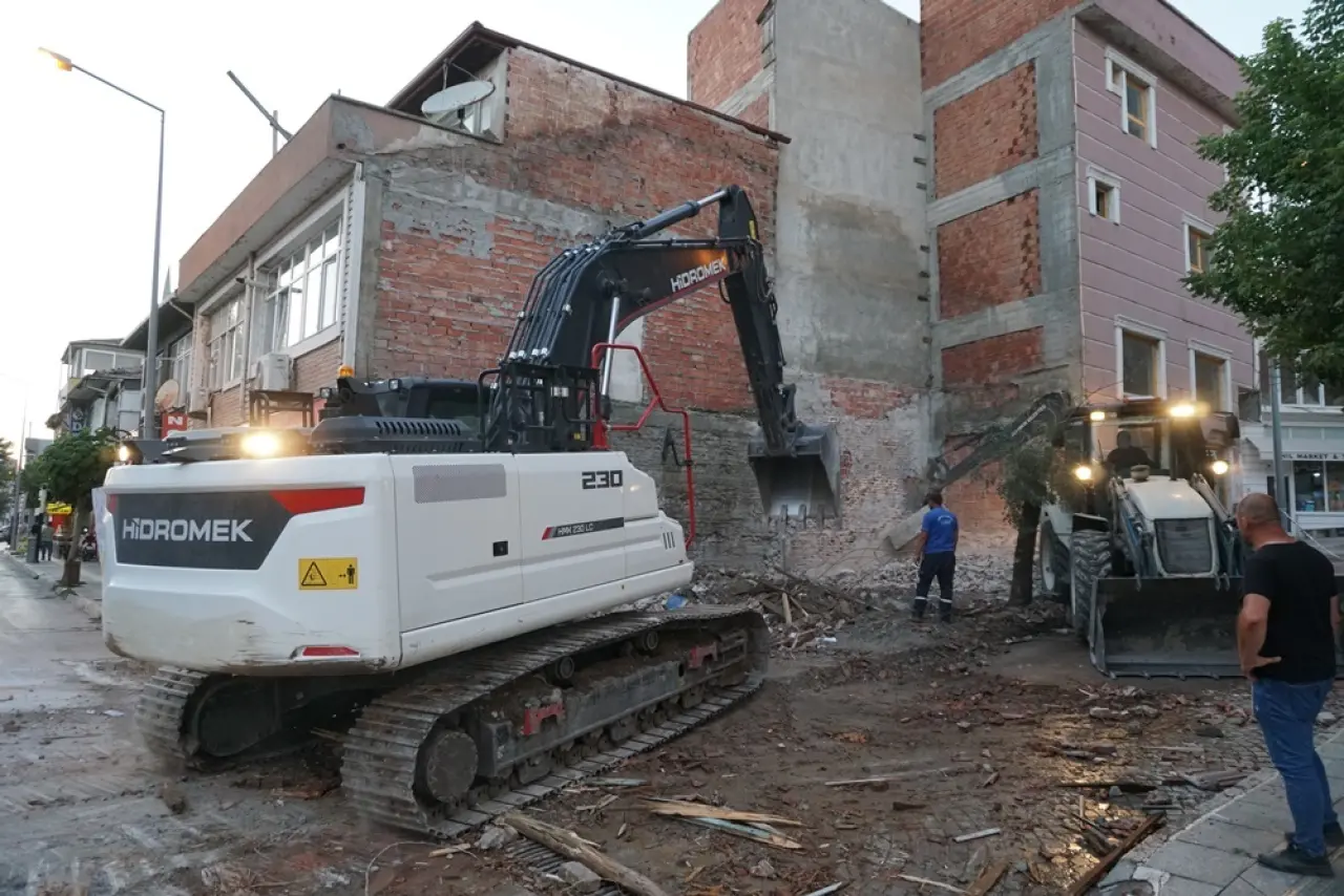 Osmancık’taki Türbenin Çevresi Yenileniyor 5