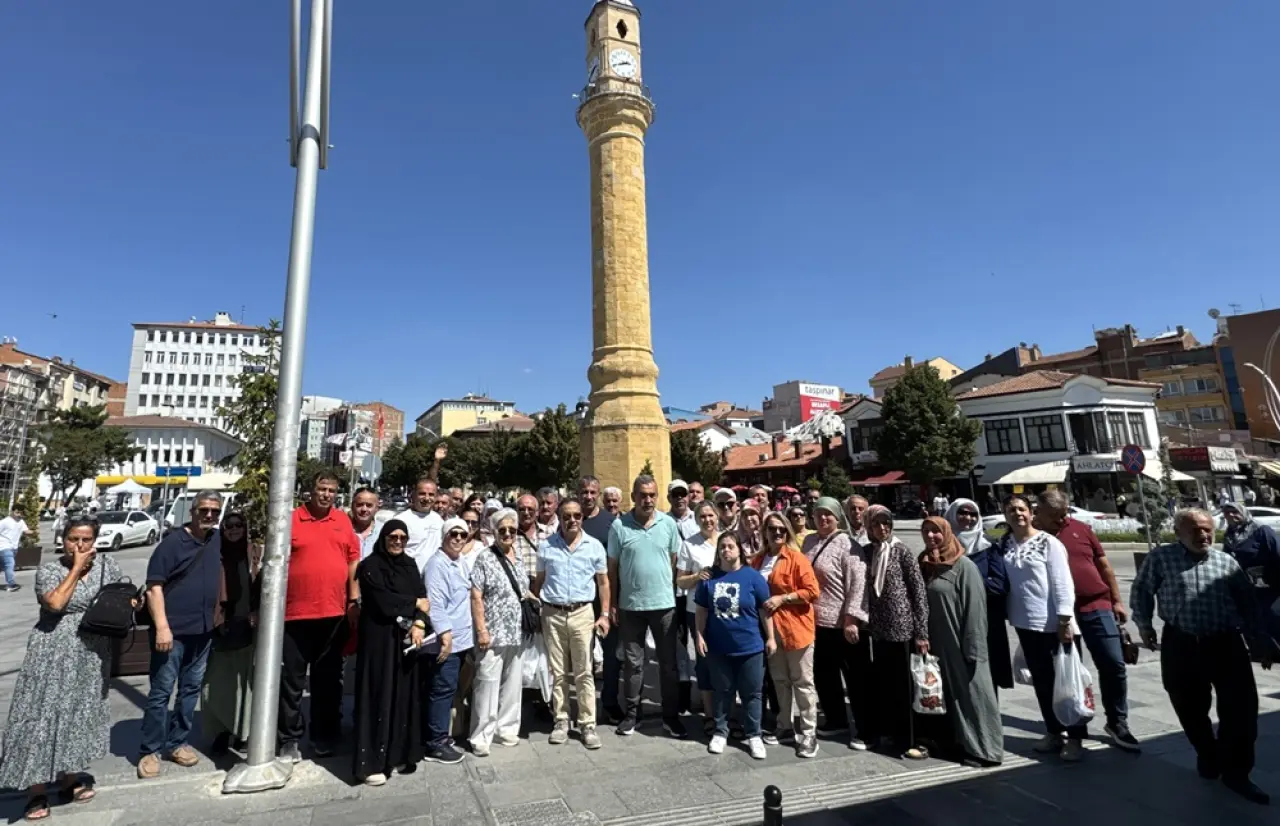 40 Yıllık Asker Arkadaşları Çorum'da Buluştu 1