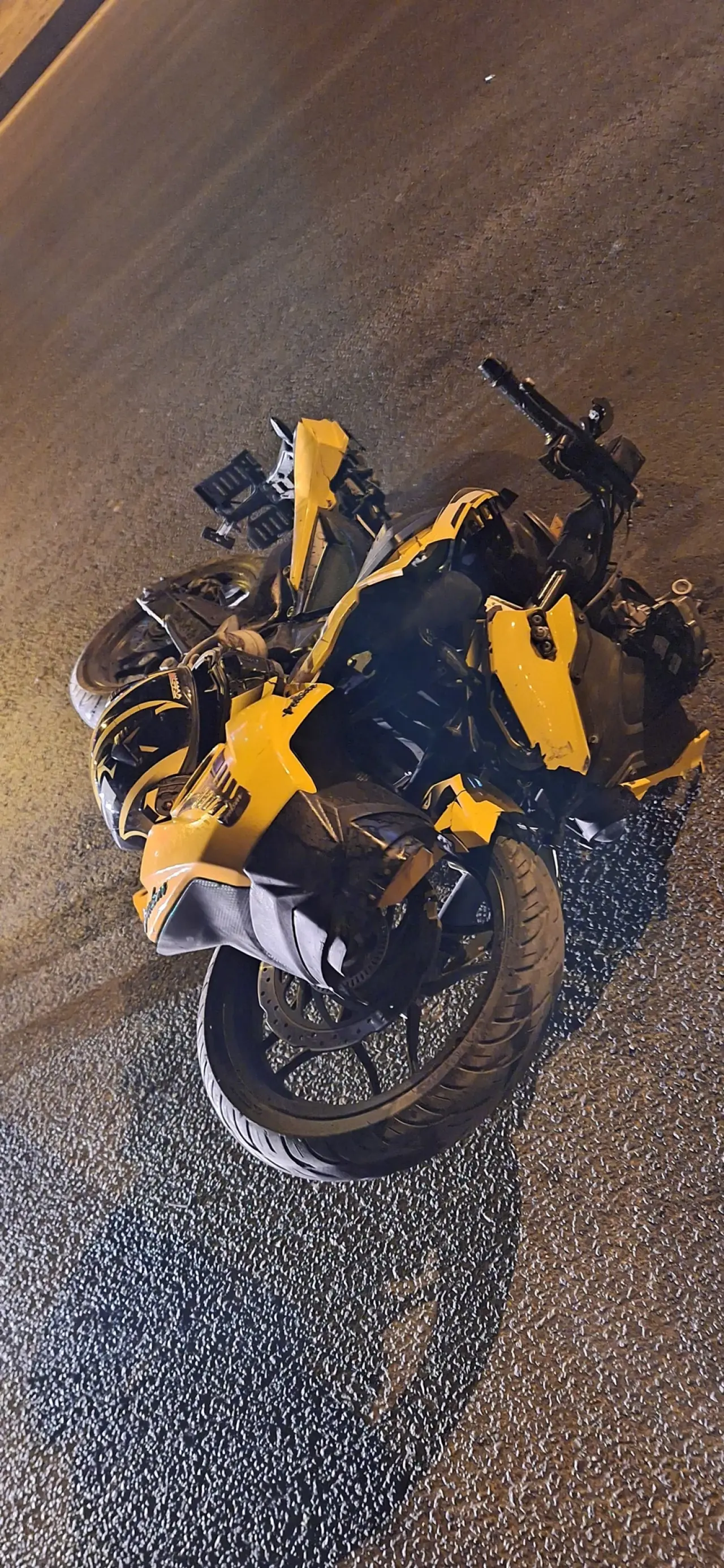 Motosiklet ile Otomobil Çarpıştı 1
