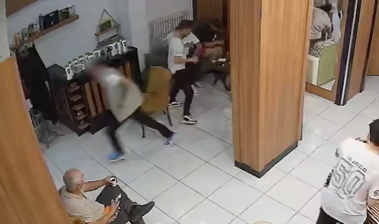Kuaför Salonunda Silahlı Saldırı, O Anlar Kamerada 6