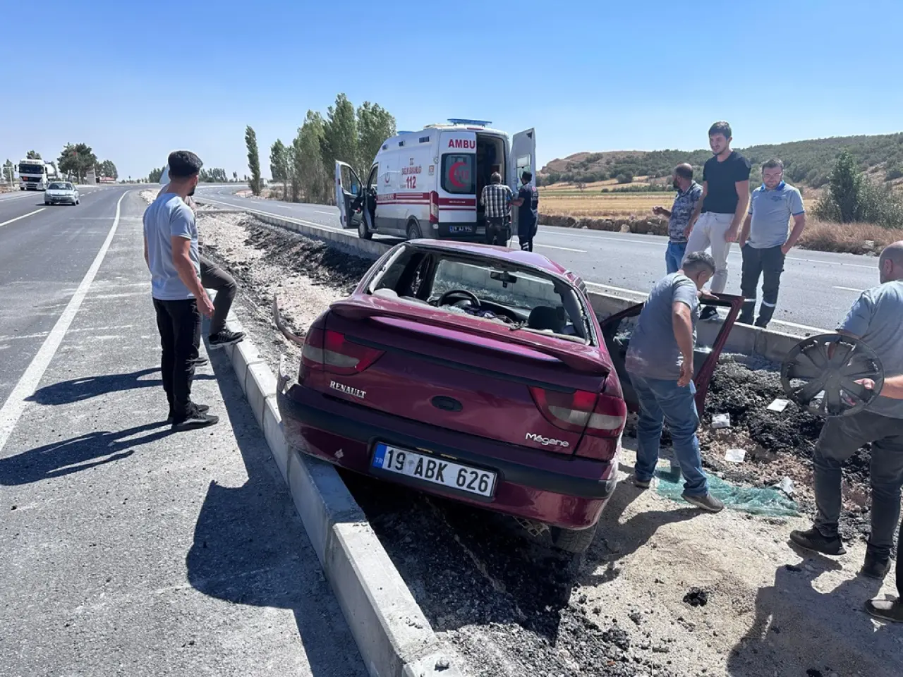 Osmancık Yolunda Orta Refüje Çarptı 1