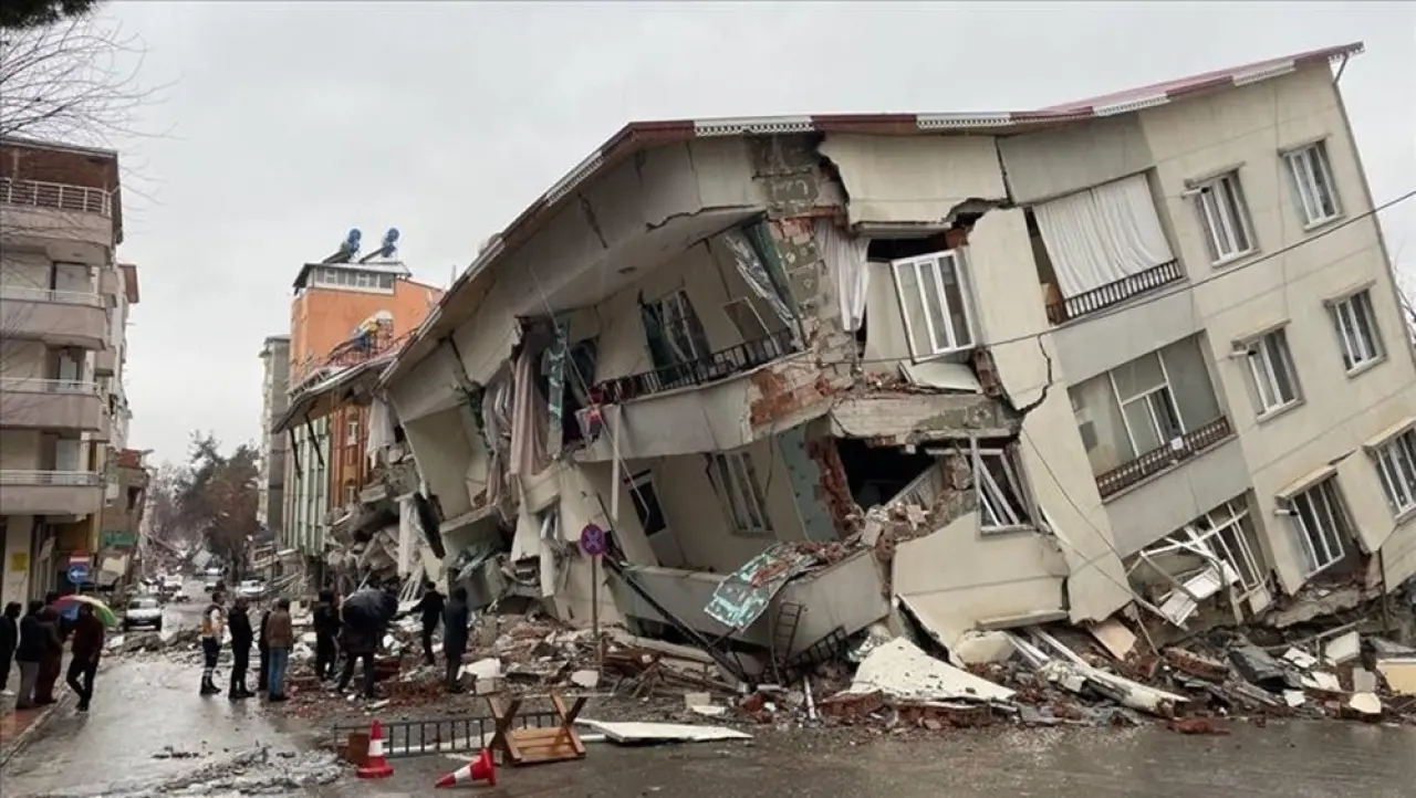 ‘Deprem Değil Binalar Öldürür’ 4