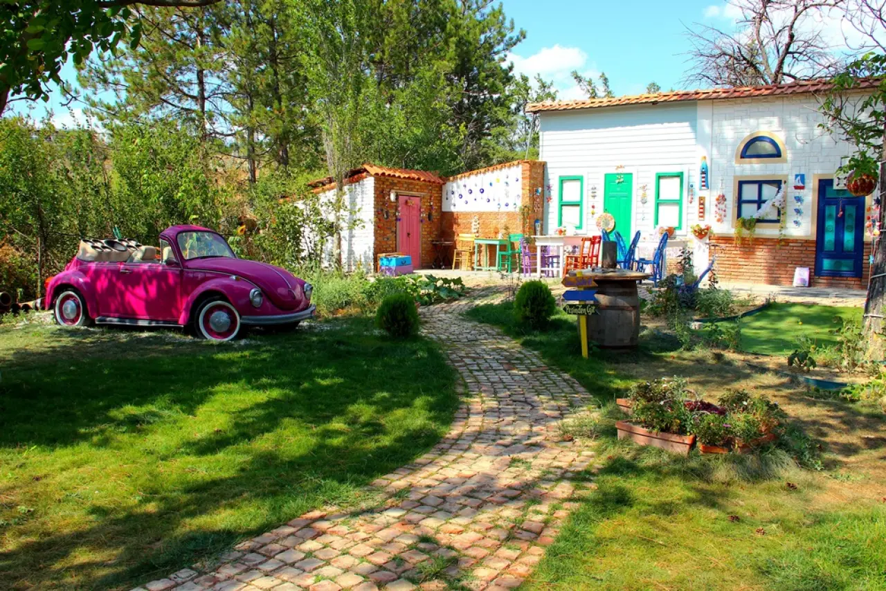 Balık Lokantasını Fotoğraf Platosuna Dönüştürdü 1