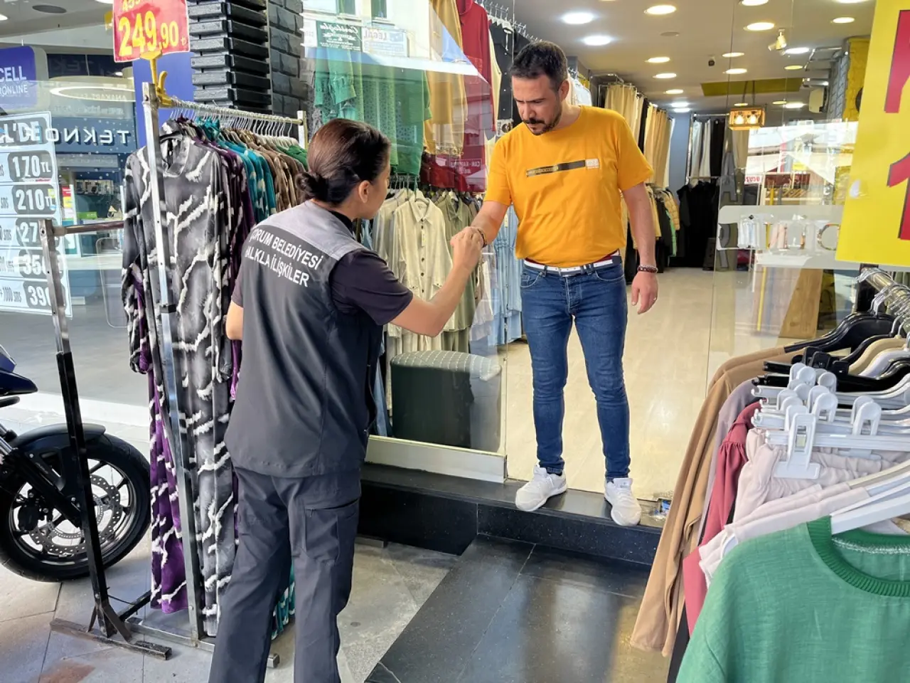 Belediye Ekipleri Esnafı Dinlemeye Devam Ediyor 4
