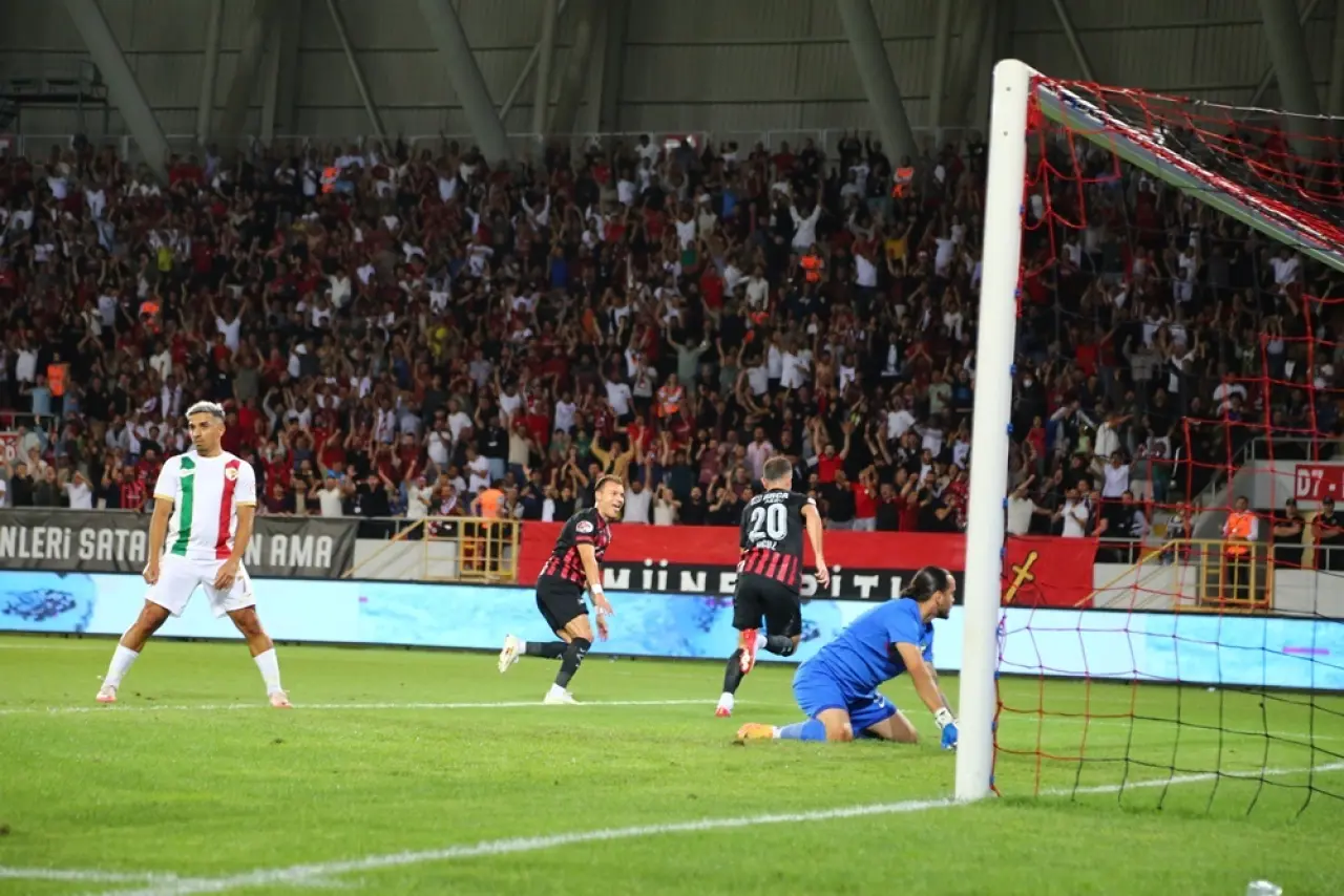 İlk Gol Yenilerden, İkinci Gol Oyuna Sonra Giren Eskilerden 2