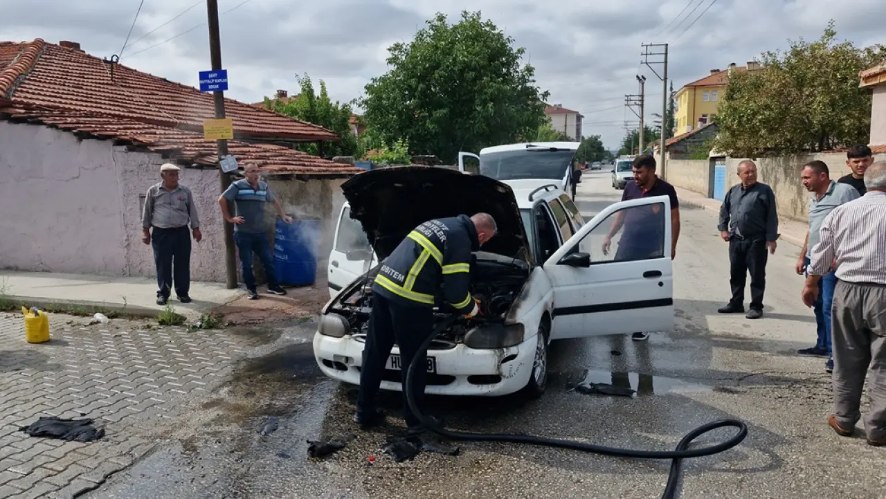 Seyir Halindeki Otomobilde Korkutan Yangın 3