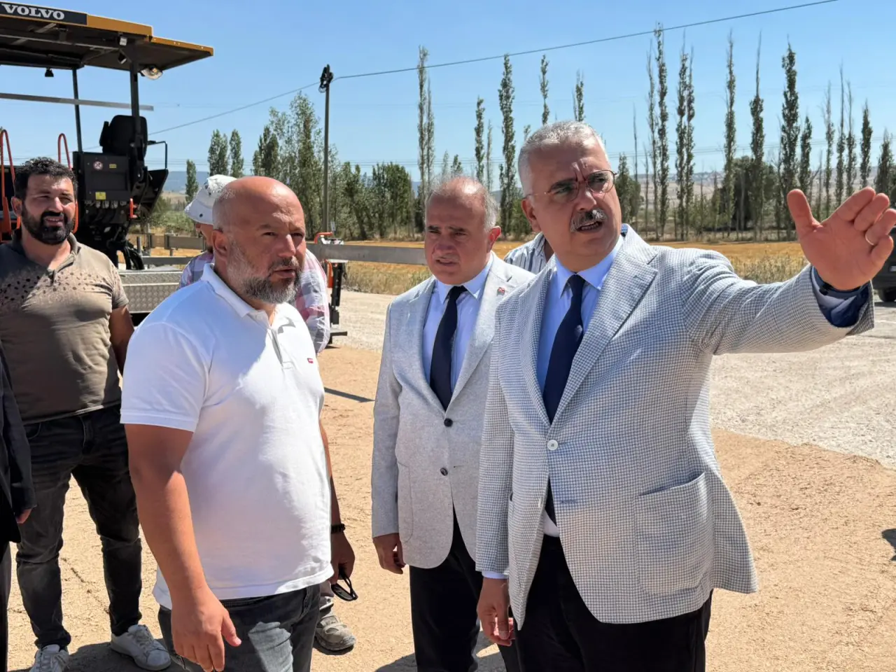 ‘İki İlçeyi Kente Bağlayan Yolda Hizmet Seferberliği’ 3