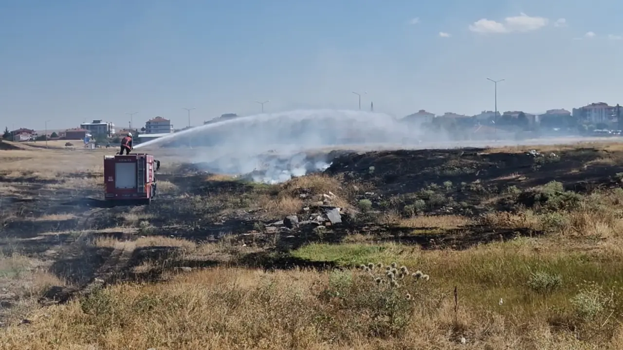 Hastane Yakınında Çıkan Yangın Korkuttu 2