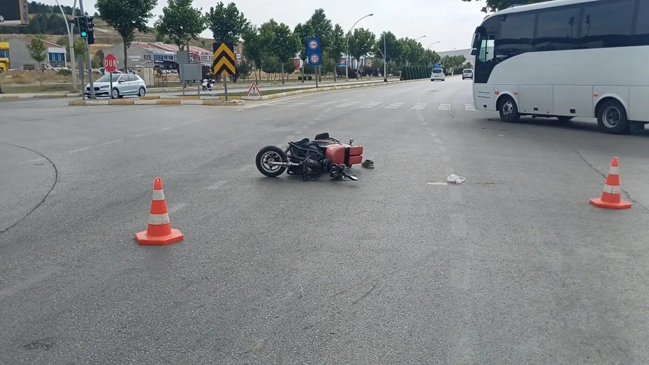 Kırmızı Işık İhlali Yaptı, Ağır Yaralandı 1