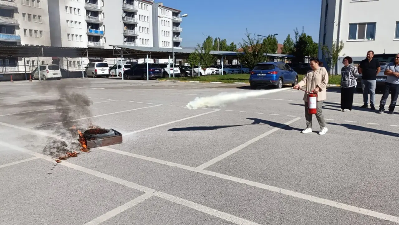 Müdürlük Personeline Yangın Eğitimi Verildi 4