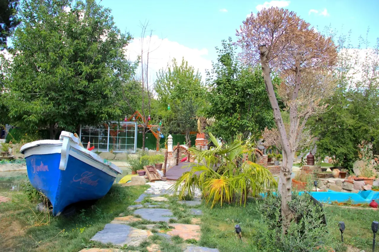 Balık Lokantasını Fotoğraf Platosuna Dönüştürdü 6