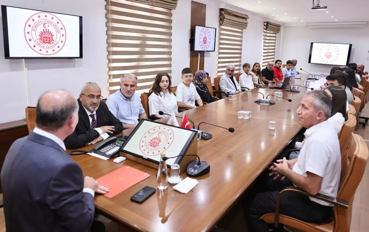 Vali Çalgan, LGS ve YKS Şampiyonlarını Ödüllendirdi 3