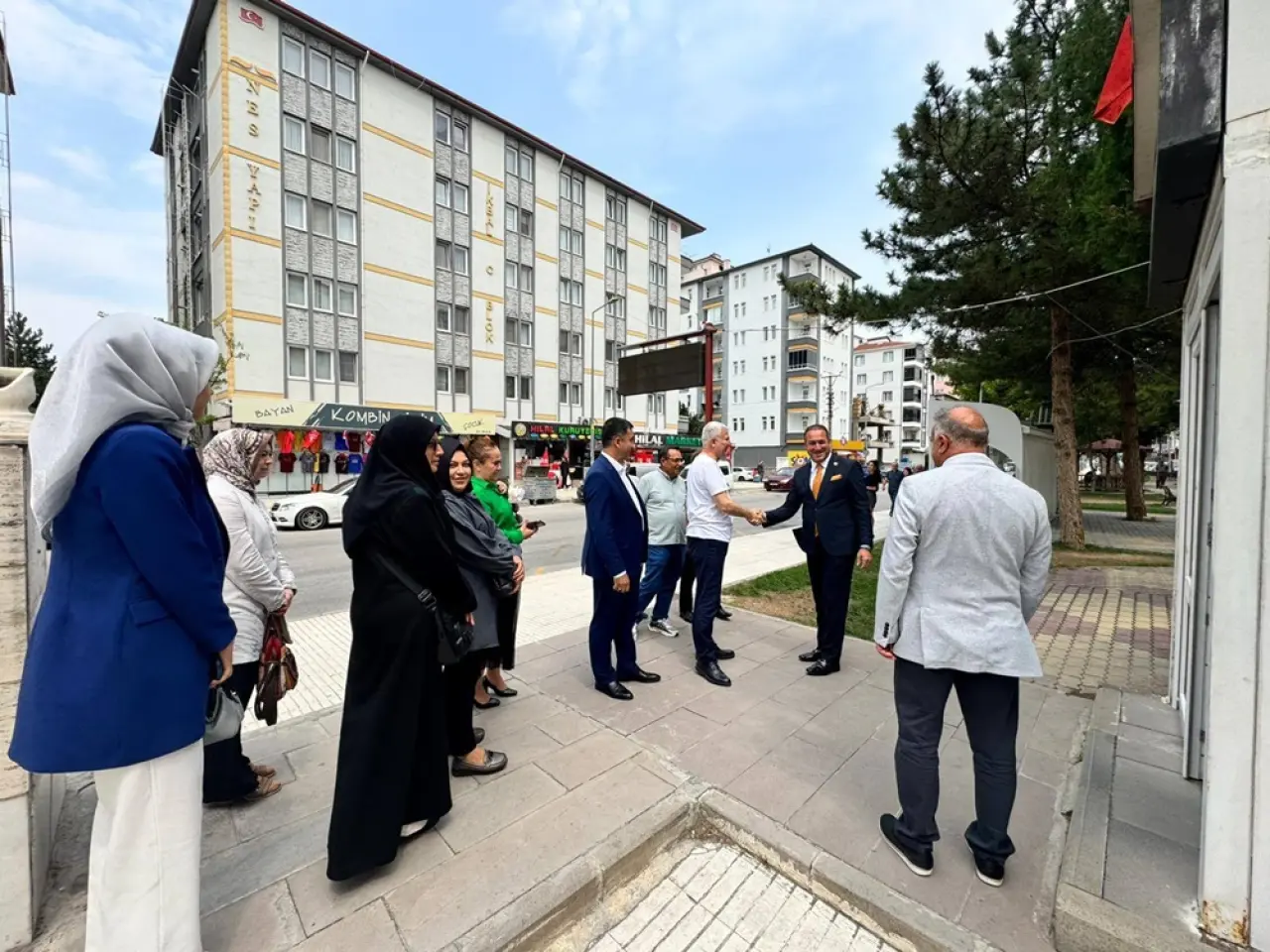 AK Partililer Gülabibey’de 7