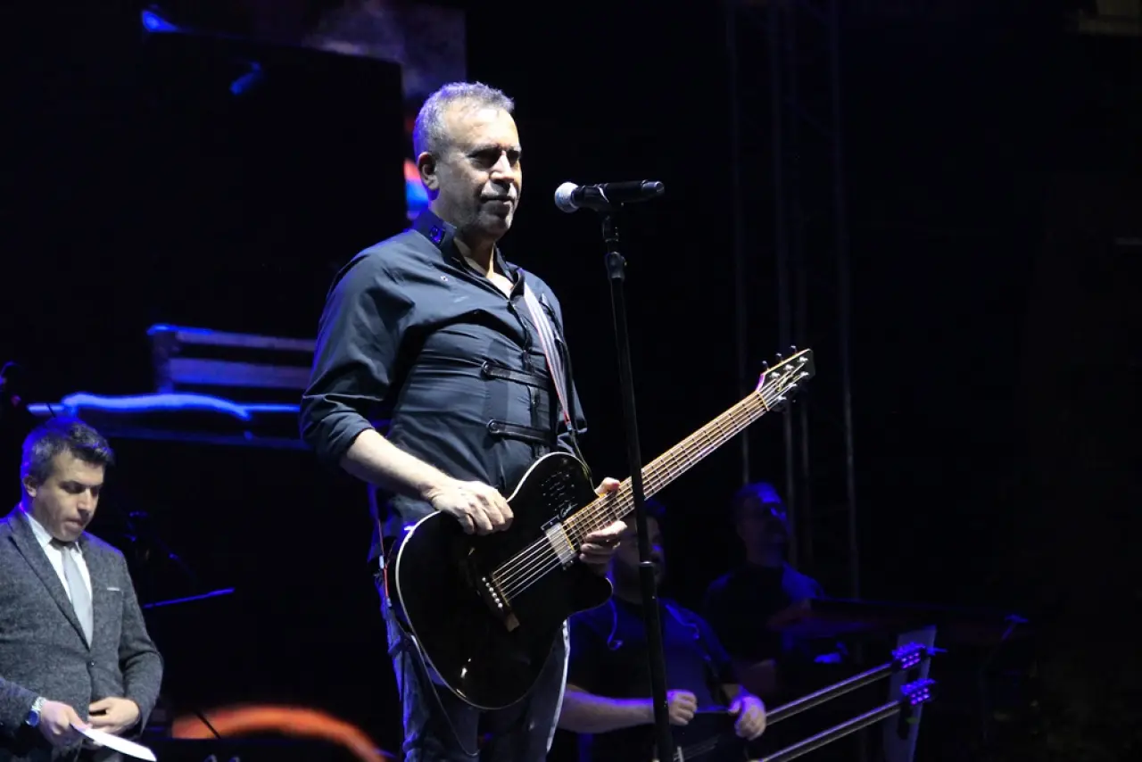Haluk Levent ve Zara Rüzgarı 1