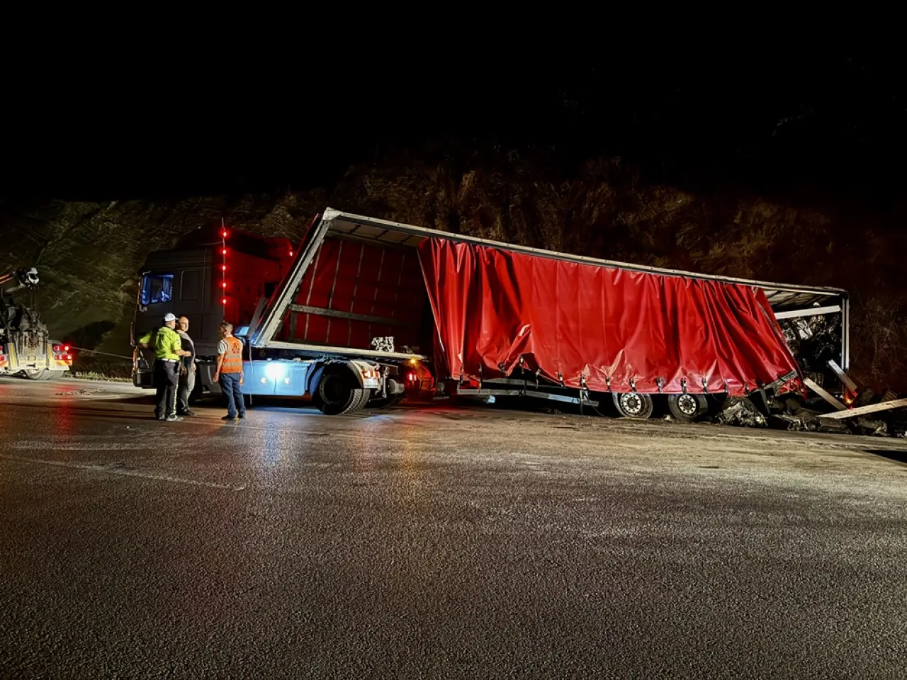 TIR, Şarampole Yuvarlandı 2