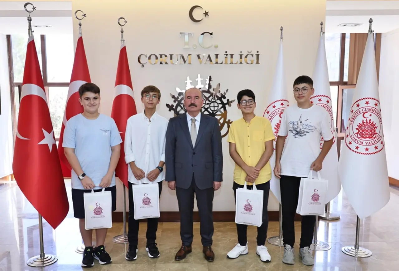 Vali Çalgan, LGS ve YKS Şampiyonlarını Ödüllendirdi 4