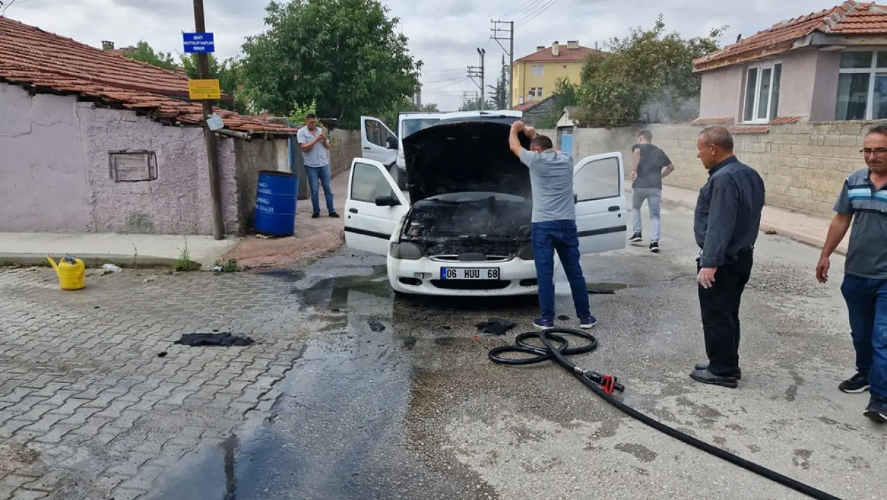 Seyir Halindeki Otomobilde Korkutan Yangın 1