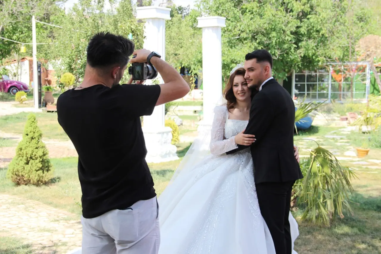Balık Lokantasını Fotoğraf Platosuna Dönüştürdü 3