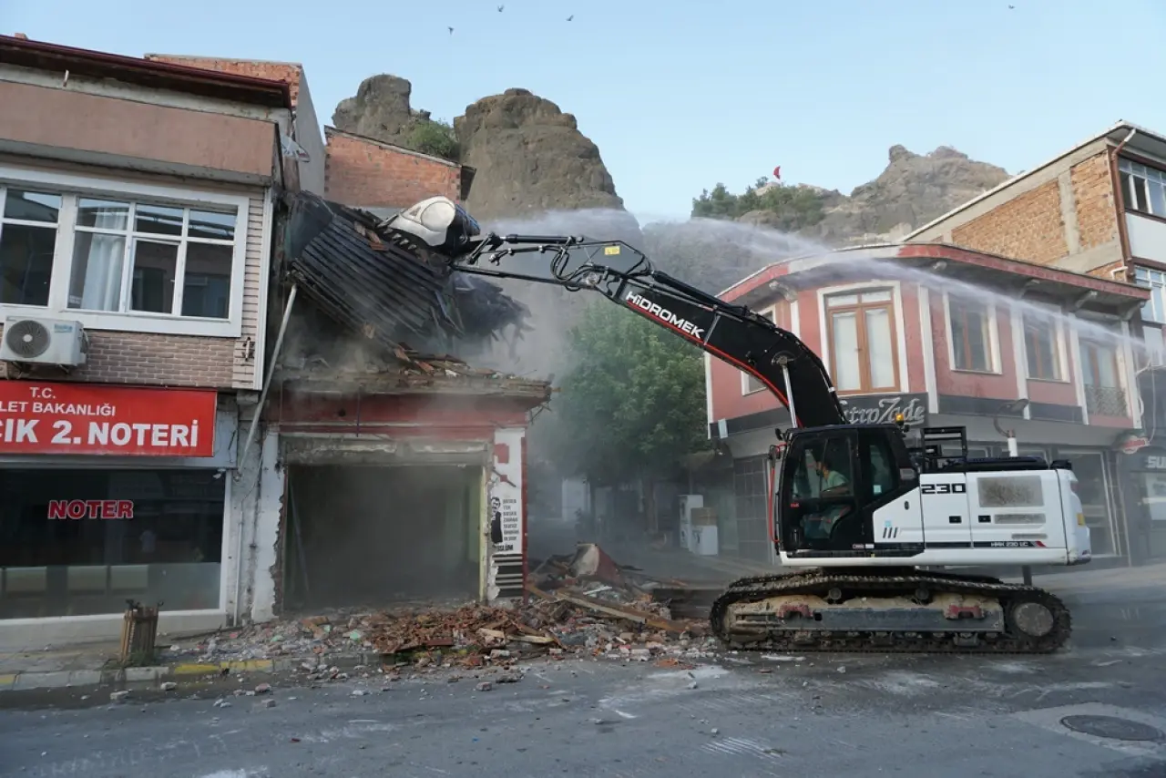 Osmancık’taki Türbenin Çevresi Yenileniyor 3