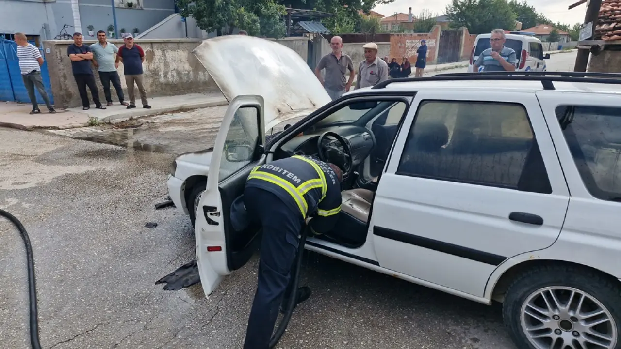 Seyir Halindeki Otomobilde Korkutan Yangın 2