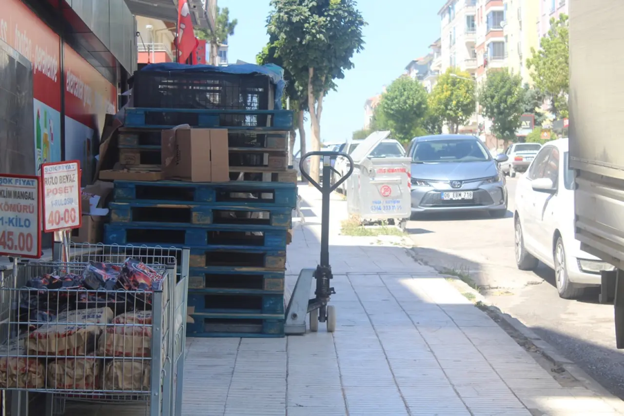 Esnaf Israrcı, Yayalar Mağdur 4