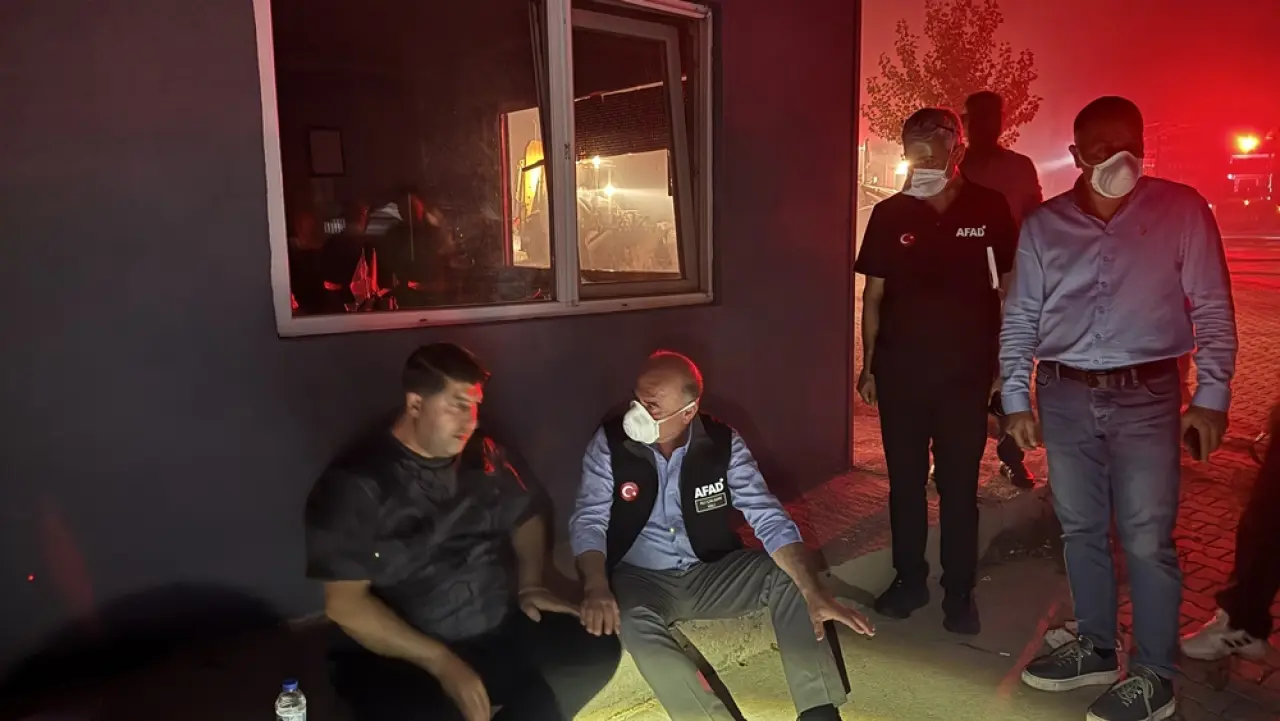 Teksil Fabrikası Küle Döndü 8