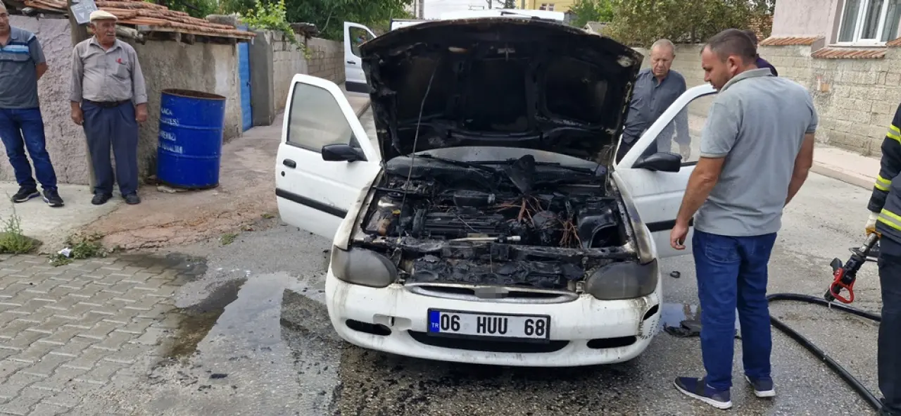 Seyir Halindeki Otomobilde Korkutan Yangın 4