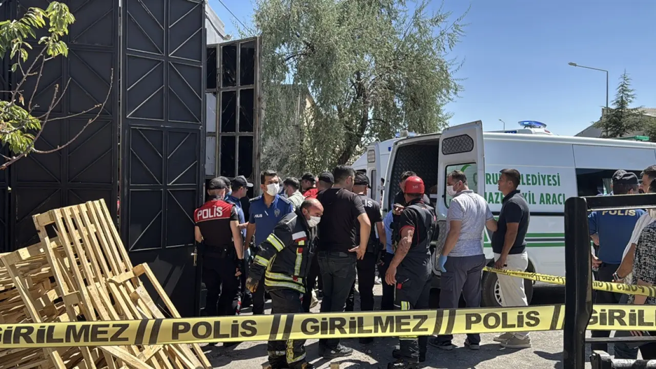 Atık Yağ Tankına Düşen Anne ile Oğlu Öldü 6