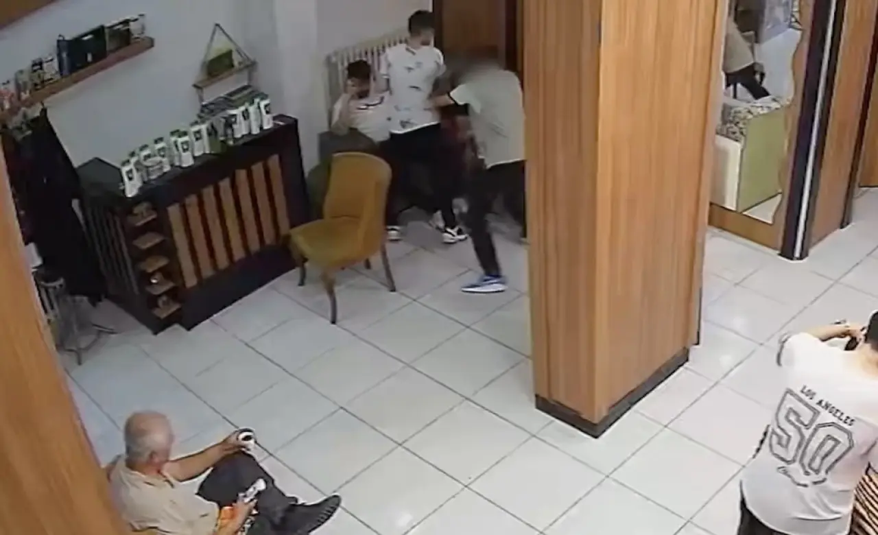 Kuaför Salonunda Silahlı Saldırı, O Anlar Kamerada 5