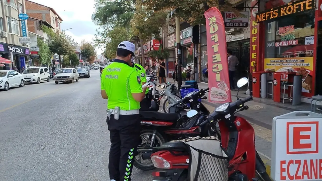 20 Motosiklet Trafikten Men Edildi 1