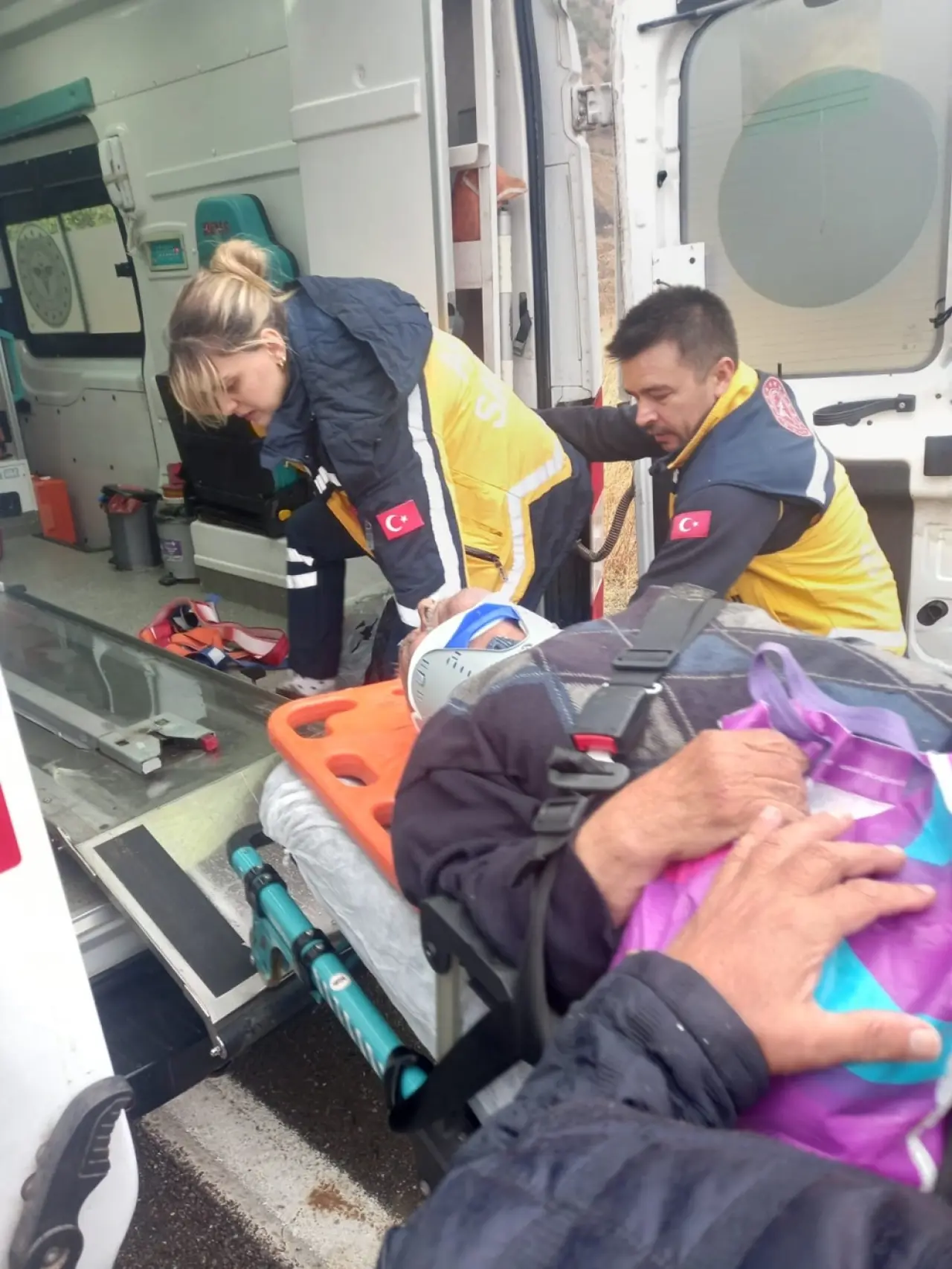 Yoldan Çıkan Araç Kaza Yaptı: 2 Yaralı 3