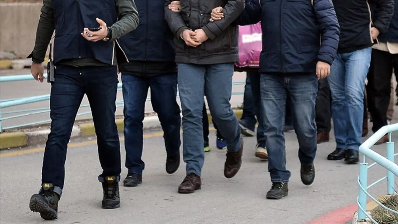 FETÖ Operasyonları Sürüyor, 97 Kişi Yakalandı 3