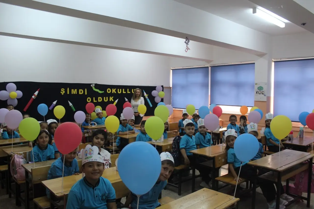 Minikler İlk Kez Okul Sıralarında 1